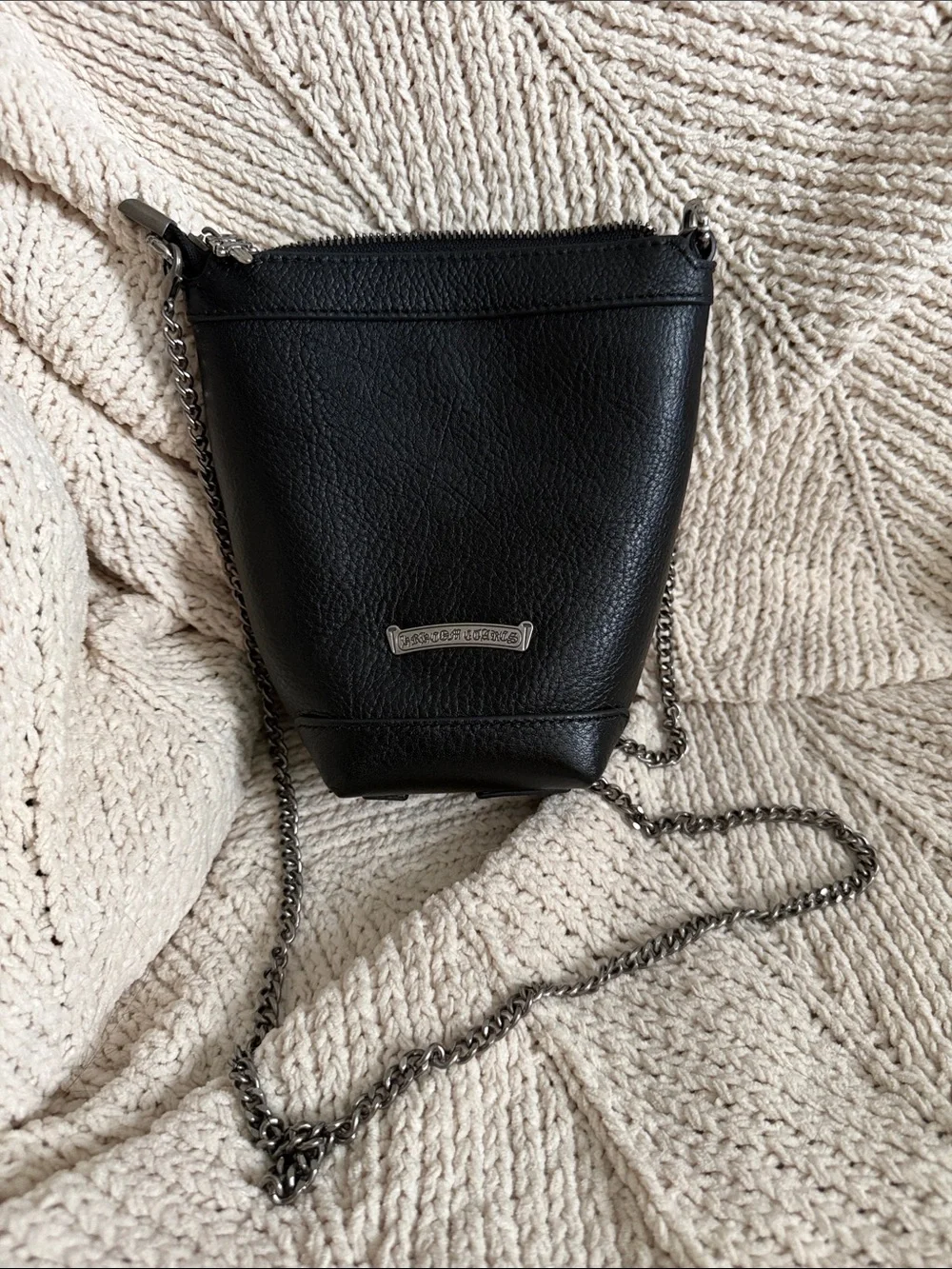 N/A sleek black